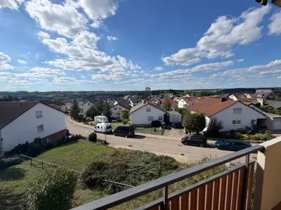 TOP GEPFLEGTE 3,5 ZIMMER WOHNUNG MIT SUPER AUSSICHT